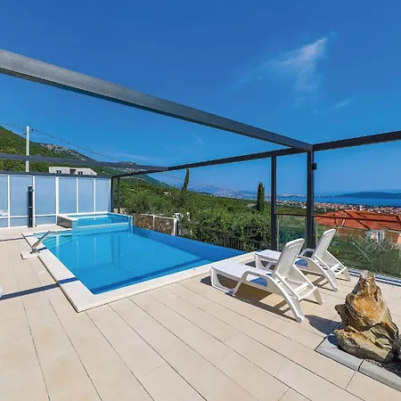 Holiday home Beautiful In Kastel Stari With Jacuzzi
