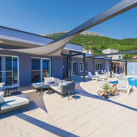Holiday home Beautiful In Kastel Stari With Jacuzzi