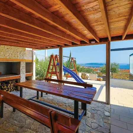 Beautiful In Kastel Stari With Jacuzzi Holiday home *