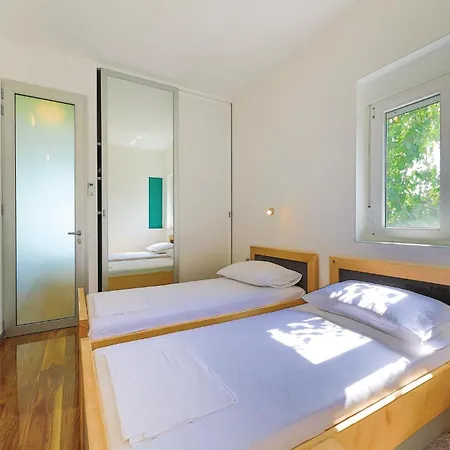 Holiday home Beautiful In Kastel Stari With Jacuzzi
