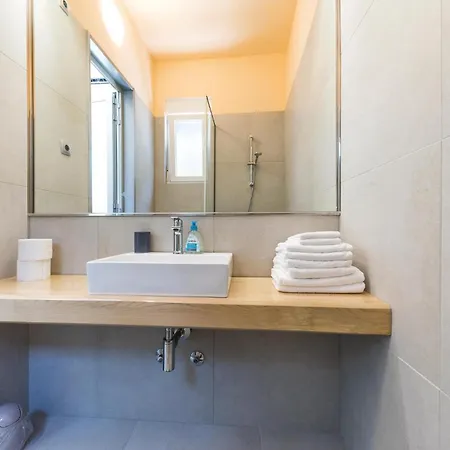Beautiful In Kastel Stari With Jacuzzi Holiday home *