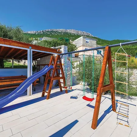 Holiday home Beautiful In Kastel Stari With Jacuzzi *