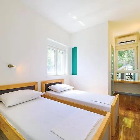 Beautiful In Kastel Stari With Jacuzzi Holiday home Kastel Novi